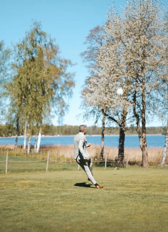 Sjötomt i vårljus – mäklarfilm av CB Media med 247 000 visningar på Instagram